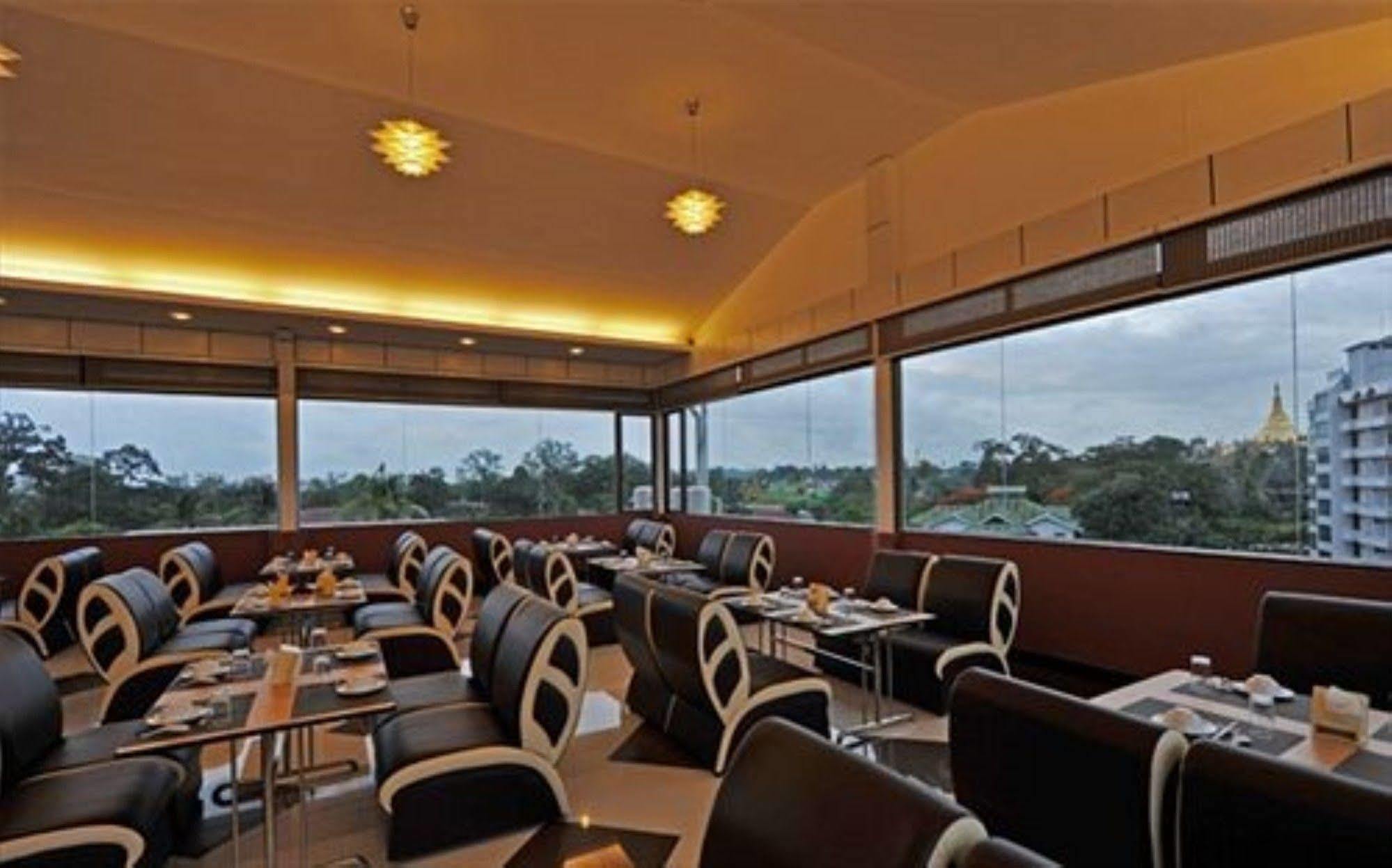 Clover Hotel Rangún Exteriér fotografie