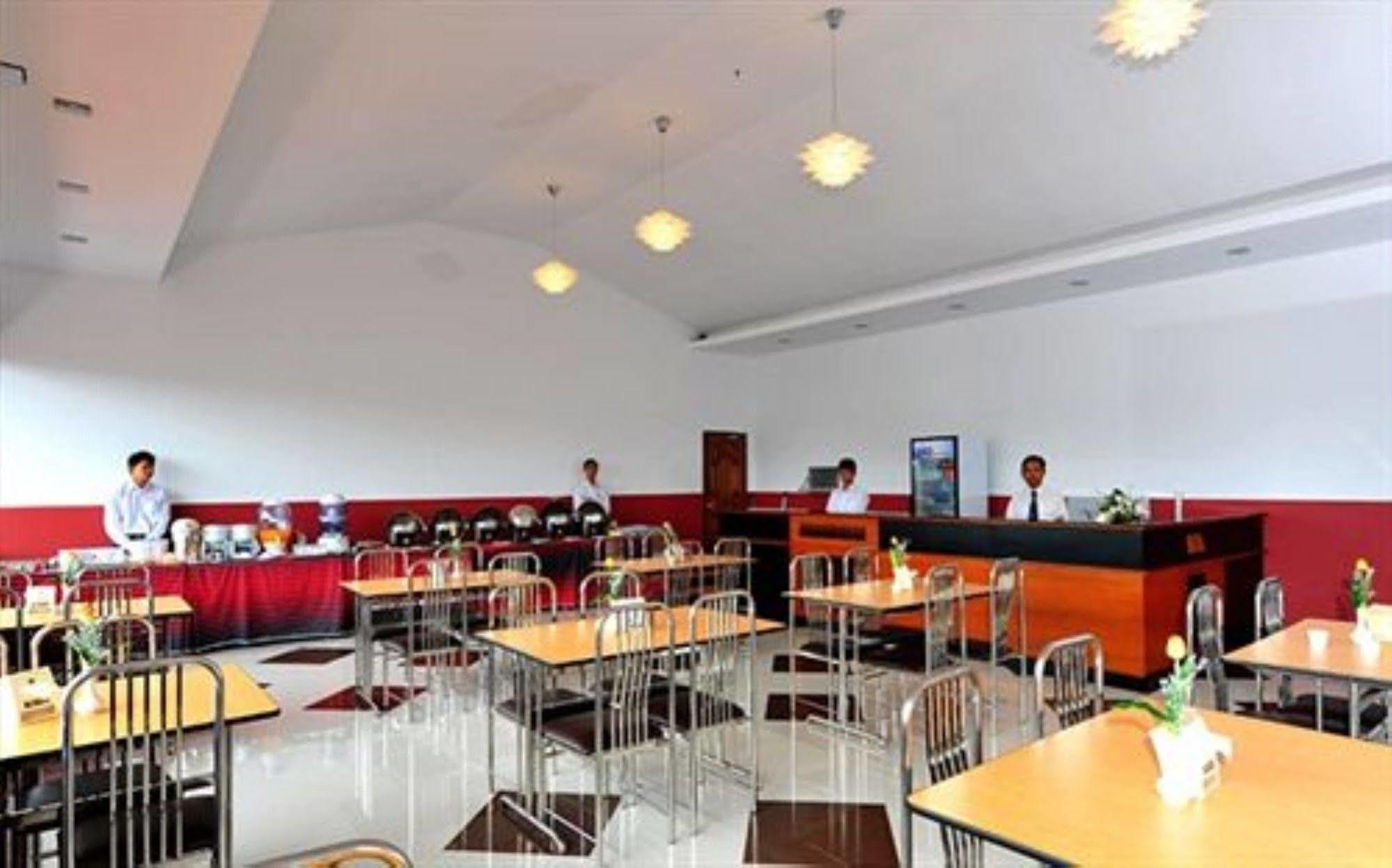 Clover Hotel Rangún Exteriér fotografie